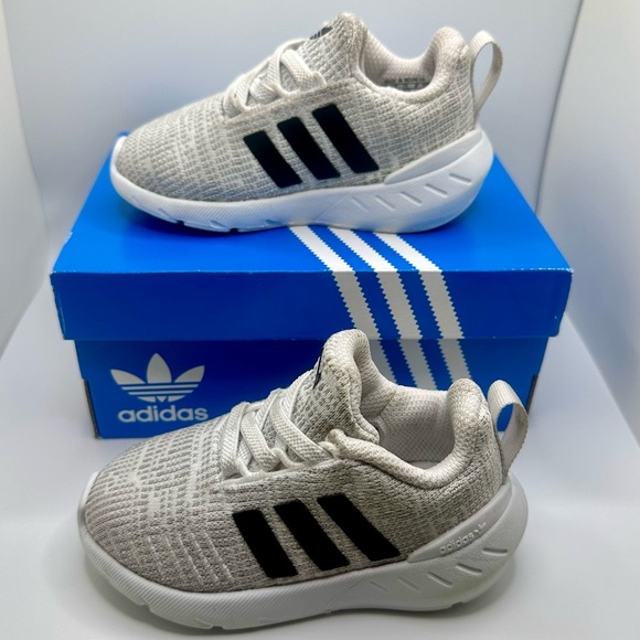 Adidas Swift Run size 5.5 - Picture 12 of 13